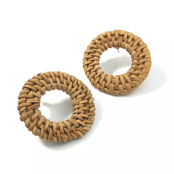 Wood Straw Rattan Knit Stud Earrings - Picture 5 of 6